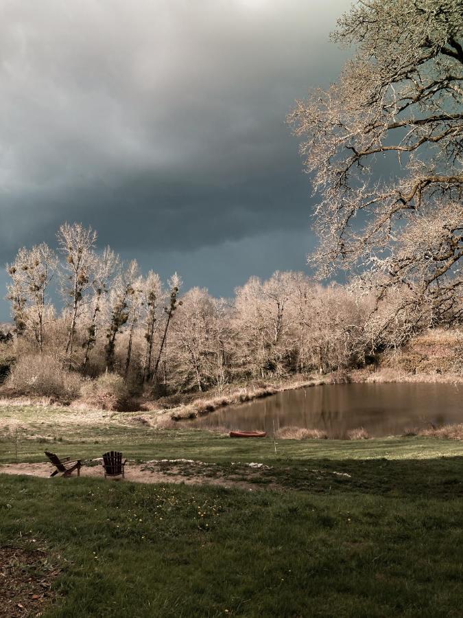 La Ferme Du Pont De Maumy, Cabane Au Bord De L'Etang Et Bain Nordique Busserolles Kültér fotó