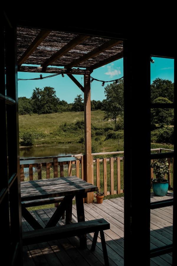 La Ferme Du Pont De Maumy, Cabane Au Bord De L'Etang Et Bain Nordique Busserolles Kültér fotó
