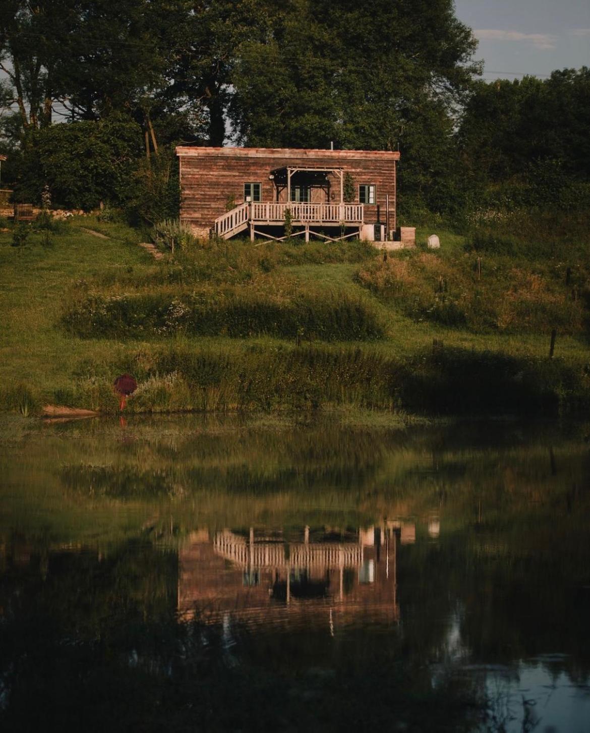 La Ferme Du Pont De Maumy, Cabane Au Bord De L'Etang Et Bain Nordique Busserolles Kültér fotó