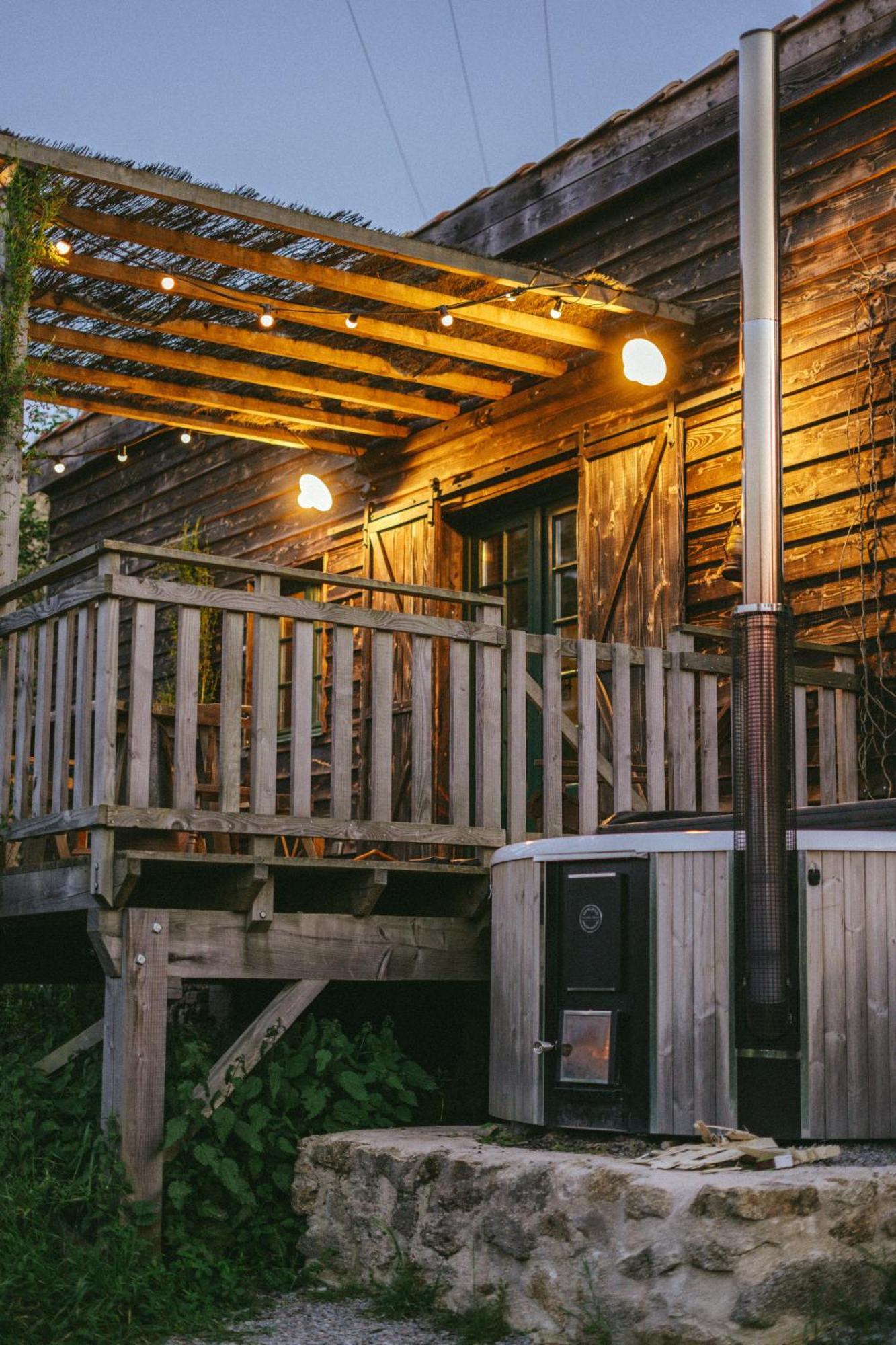 La Ferme Du Pont De Maumy, Cabane Au Bord De L'Etang Et Bain Nordique Busserolles Kültér fotó