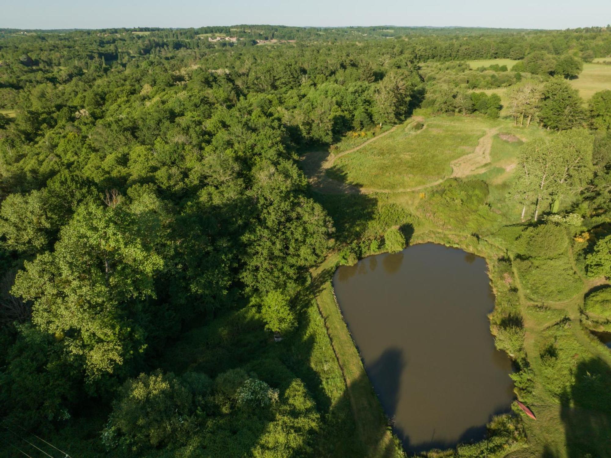 La Ferme Du Pont De Maumy, Cabane Au Bord De L'Etang Et Bain Nordique Busserolles Kültér fotó